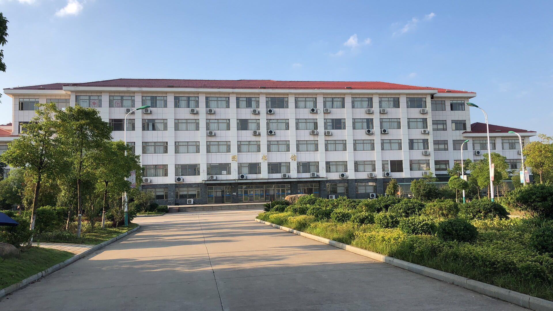 哪个学校有商务文秘专业