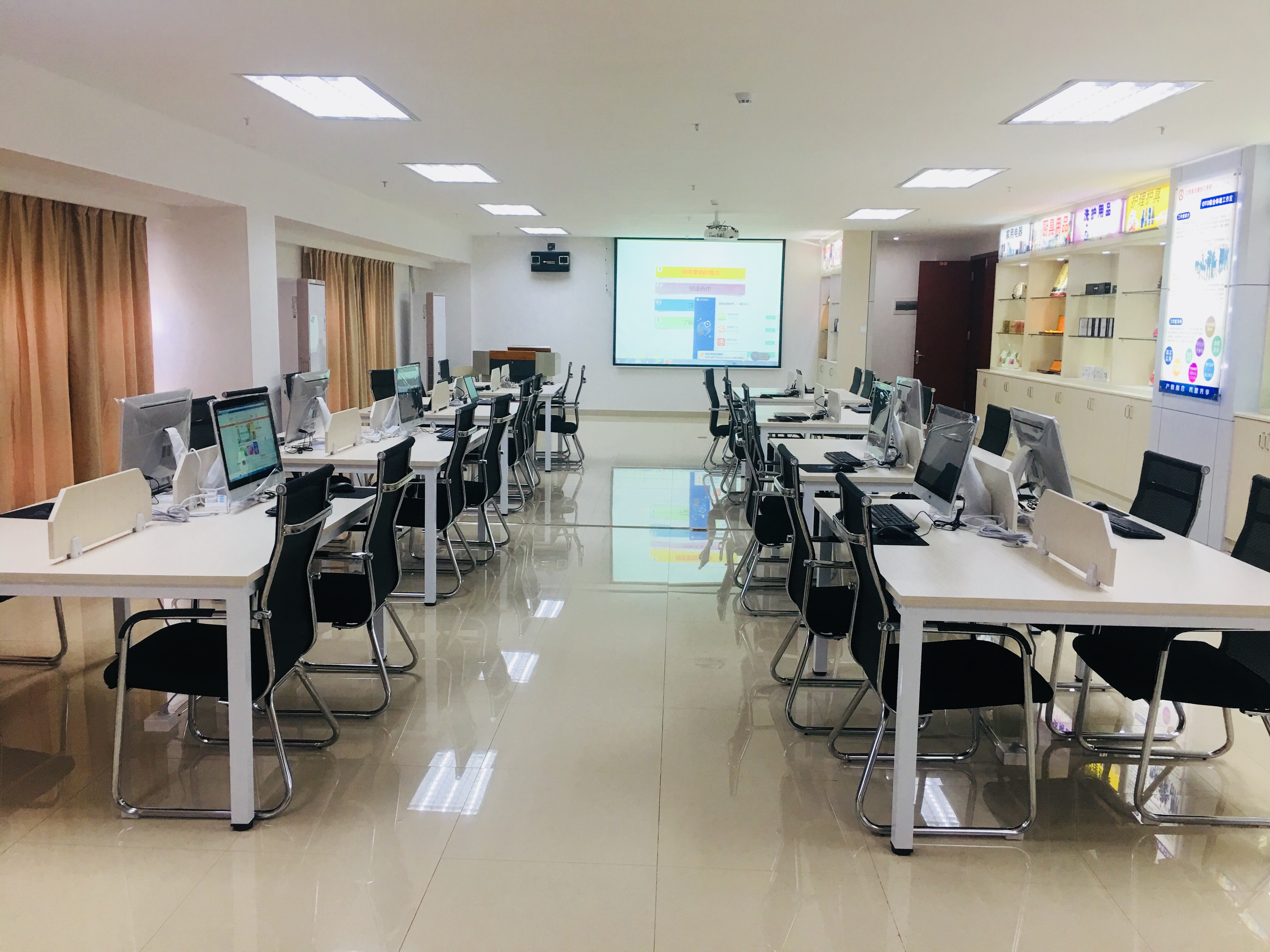 2020年江西哪所中专学校有电子商务专业